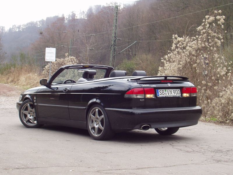 It´s a MY 99 Saab 9-3 Viggen Convertible in black with